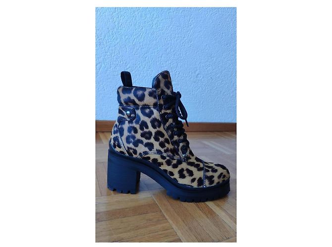 MIU MIU STIVALETTI ALLACCIATI IN PELLE DI CAVALINO. Multicolore - vista 6
