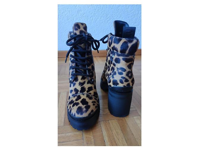 MIU MIU STIVALETTI ALLACCIATI IN PELLE DI CAVALINO. Multicolore - vista 8