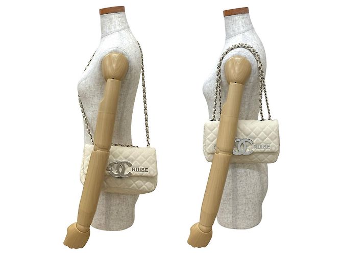Timeless Borsa a spalla in tela matelassé Chanel Bianco - vista 6