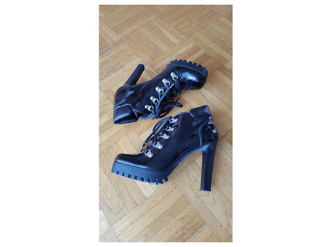 BOTINES DE CUERO LACADO 'SAINT MORITZ' DE DSQUARED2. Negro - vista 6