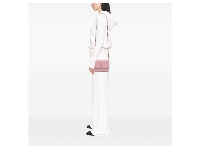 Wallet On Chain Chanel Carteira com corrente CC Square Quilted Iridescent Caviar Rosa - vista 7