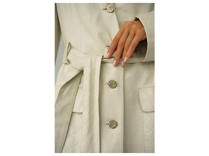 Chaqueta / Abrigo / Trench de Cuero Largo Chanel 2006 Beige - vista 6