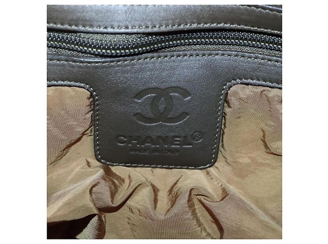 Chanel Coco Cocoon Wende-Tote aus gestepptem Nylon Mittel Rot - Ansicht 6