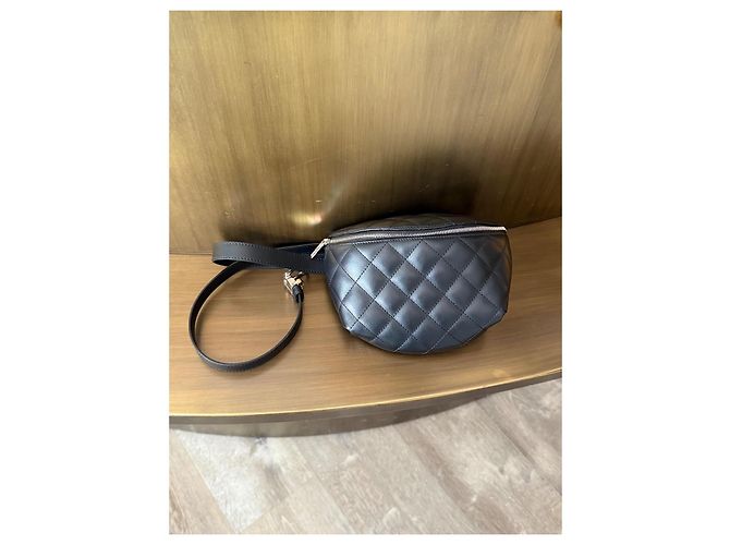 Borsa Banana Chanel Uniforme in Pelle Nera Nero - vista 2