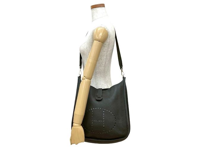 Borsa a Spalla Hermès Evelyn 3 GM in Pelle Taurillon Clémence Cachi - vista 2