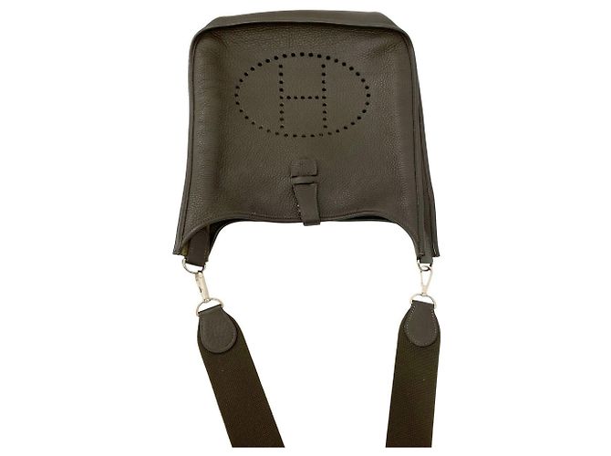Borsa a Spalla Hermès Evelyn 3 GM in Pelle Taurillon Clémence Cachi - vista 4