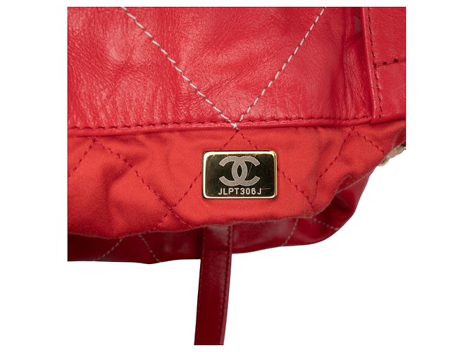 Chanel 22 Rucksack aus rotem gestepptem glänzendem Kalbsleder Large - Ansicht 6