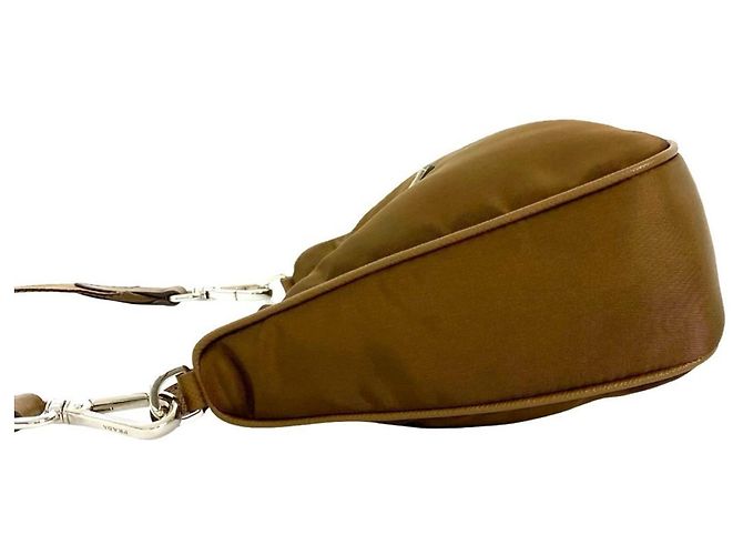 Bolso de nylon Saffiano con hardware de logo triangular Prada Castaño - vista 5