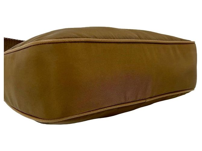 Bolso de nylon Saffiano con hardware de logo triangular Prada Castaño - vista 7