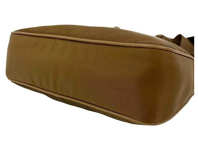 Bolso de nylon Saffiano con hardware de logo triangular Prada Castaño - vista 8