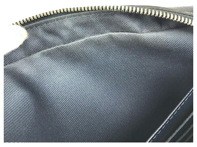 Pochette Kasai in Taiga di Louis Vuitton Blu navy - vista 17