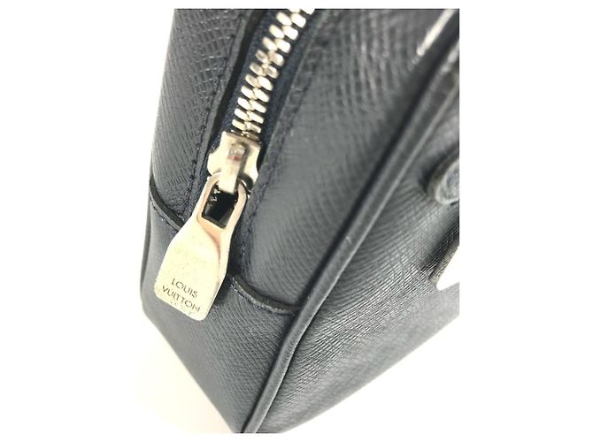 Pochette Kasai in Taiga di Louis Vuitton Blu navy - vista 7