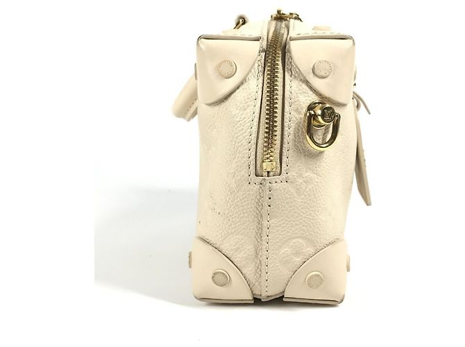 Borsa Box Souple Petite Malle Monogram Empreinte Louis Vuitton Bianco - vista 3