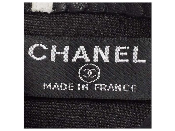 Luvas sem dedos em couro preto e branco com logo CC completo Chanel 22S 7.5 - vista 11