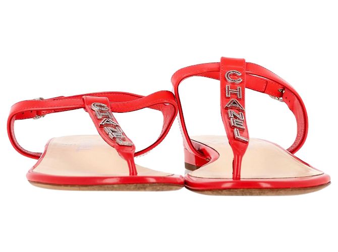 Timeless Sandali T-Strap con logo Chanel in pelle di vitello rossa Rosso - vista 2