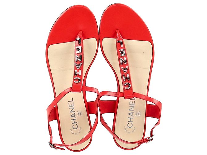 Timeless Sandali T-Strap con logo Chanel in pelle di vitello rossa Rosso - vista 3