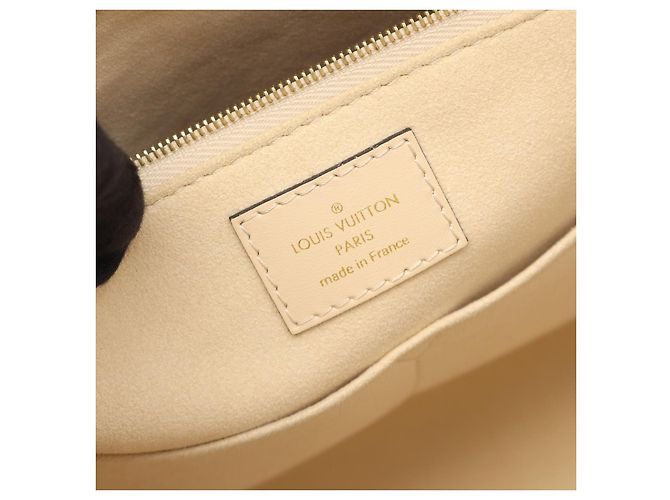 Borsa tote Louis Vuitton OnTheGo MM in pelle Monogram Empreinte Bianco Crudo - vista 4