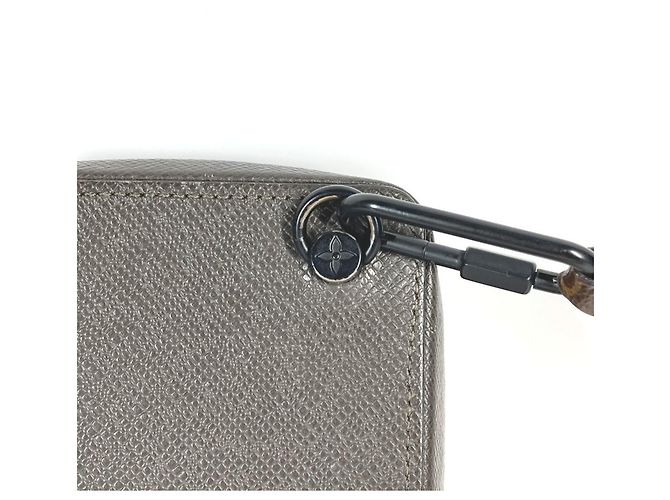 Schultertasche Phone Box Monogramm Taiga Louis Vuitton Braun - Ansicht 6