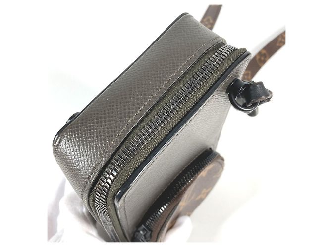 Schultertasche Phone Box Monogramm Taiga Louis Vuitton Braun - Ansicht 9