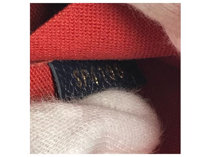 Portafoglio a Catena Monogram Empreinte Louis Vuitton Blu navy - vista 13