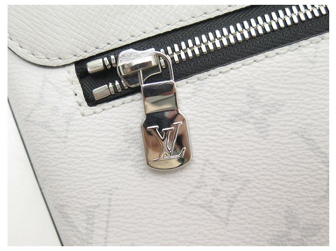 NUOVA BORSA MESSENGER LOUIS VUITTON OUTDOOR M30411 MONOGRAM ECLIPSE CON PATTA Bianco - vista 12