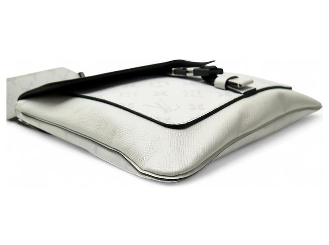 NUOVA BORSA MESSENGER LOUIS VUITTON OUTDOOR M30411 MONOGRAM ECLIPSE CON PATTA Bianco - vista 3