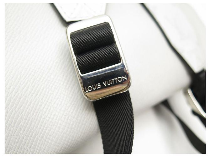 NUOVA BORSA MESSENGER LOUIS VUITTON OUTDOOR M30411 MONOGRAM ECLIPSE CON PATTA Bianco - vista 5