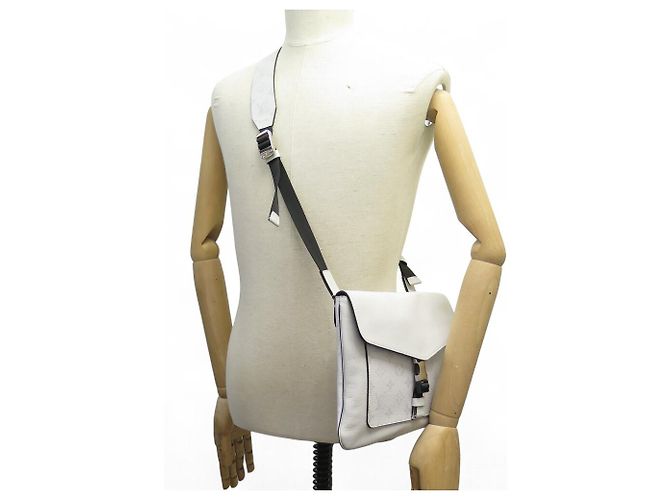 NUOVA BORSA MESSENGER LOUIS VUITTON OUTDOOR M30411 MONOGRAM ECLIPSE CON PATTA Bianco - vista 7