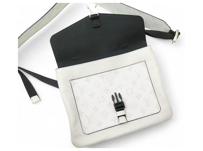 NUOVA BORSA MESSENGER LOUIS VUITTON OUTDOOR M30411 MONOGRAM ECLIPSE CON PATTA Bianco - vista 8