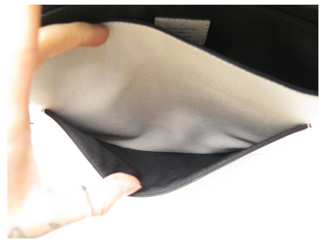 NUOVA BORSA MESSENGER LOUIS VUITTON OUTDOOR M30411 MONOGRAM ECLIPSE CON PATTA Bianco - vista 9