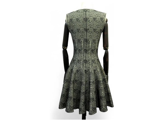 Alaïa Alaia Woll-Skaterkleid 38 Ecru mit schwarzen Punkten - Ansicht 3