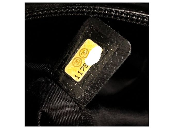 Chanel Tote Bag aus Leder mit schwarzem Emaille-Finish - Ansicht 11