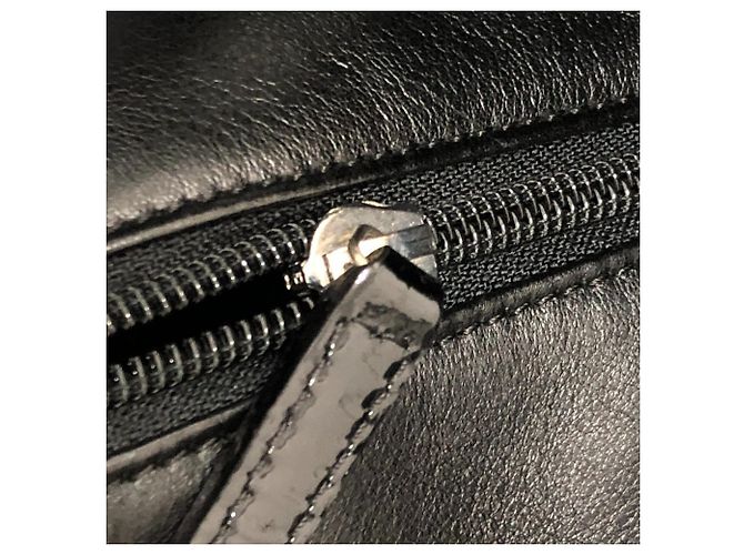 Chanel Tote Bag aus Leder mit schwarzem Emaille-Finish - Ansicht 12