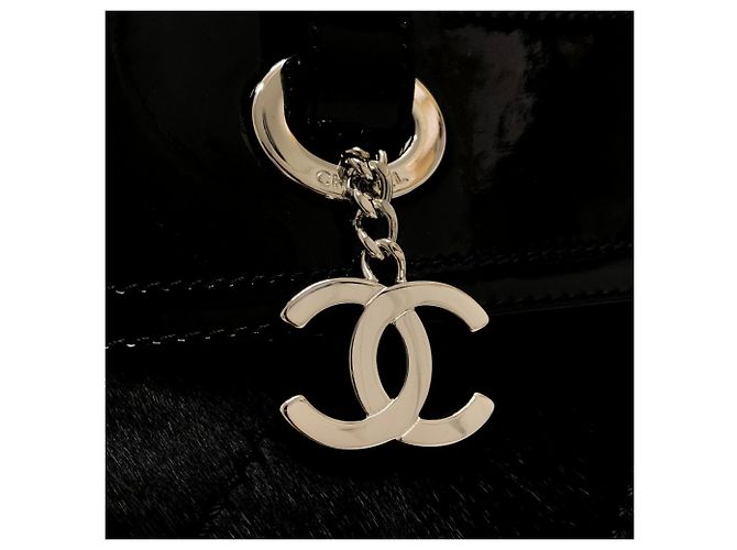 Chanel Tote Bag aus Leder mit schwarzem Emaille-Finish - Ansicht 7