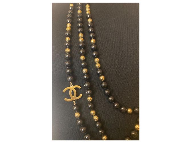 Collana a 3 fili extra lunga 4 CC in perle specchiate nere e dorate 16S di Chanel Nero Gold hardware - vista 2