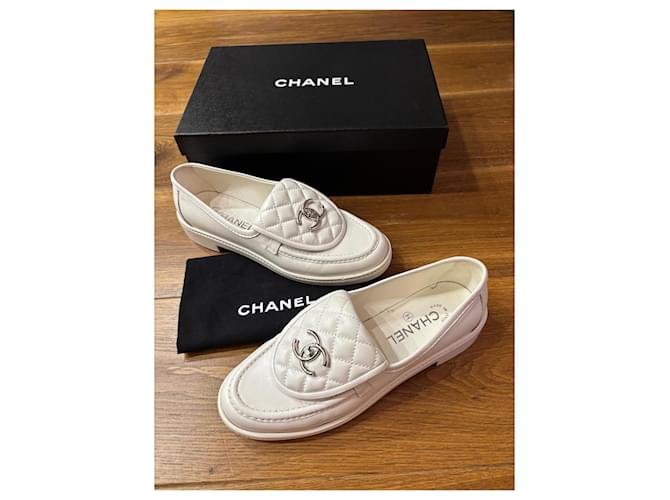 Mocassini Chanel Turnlock CC 38,5 Bianco - vista 11