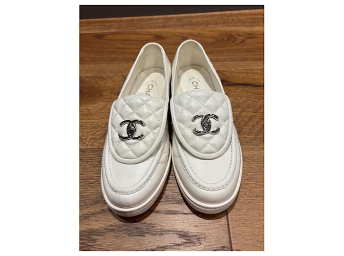 Mocassini Chanel Turnlock CC 38,5 Bianco - vista 12