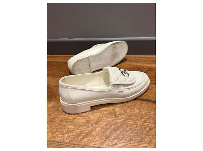 Mocassini Chanel Turnlock CC 38,5 Bianco - vista 13
