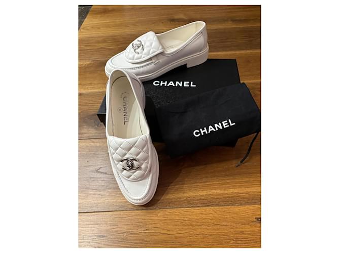 Mocassini Chanel Turnlock CC 38,5 Bianco - vista 3