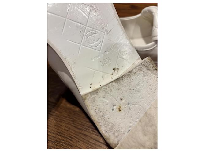 Mocassini Chanel Turnlock CC 38,5 Bianco - vista 4