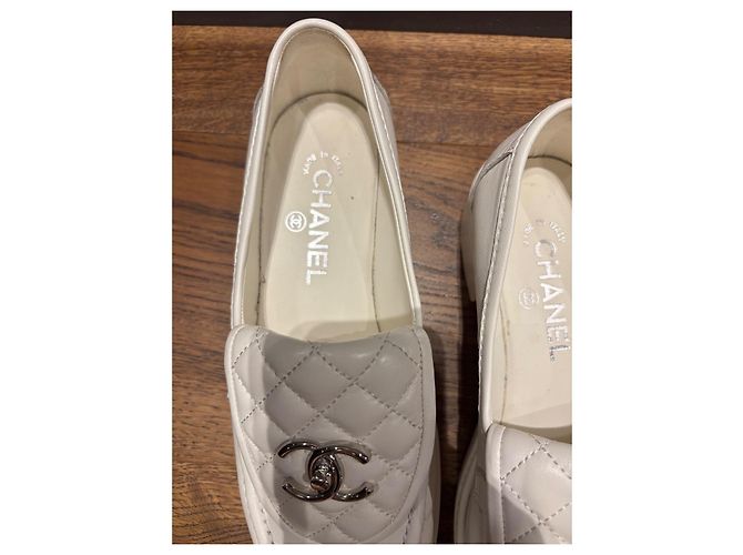 Mocassini Chanel Turnlock CC 38,5 Bianco - vista 7