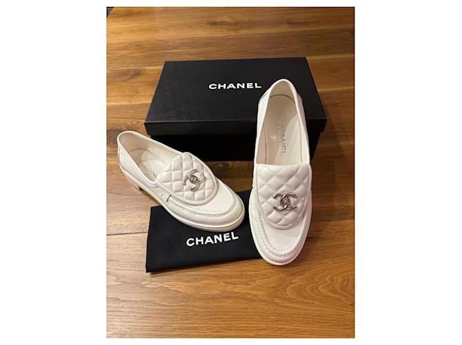 Mocassini Chanel Turnlock CC 38,5 Bianco - vista 9