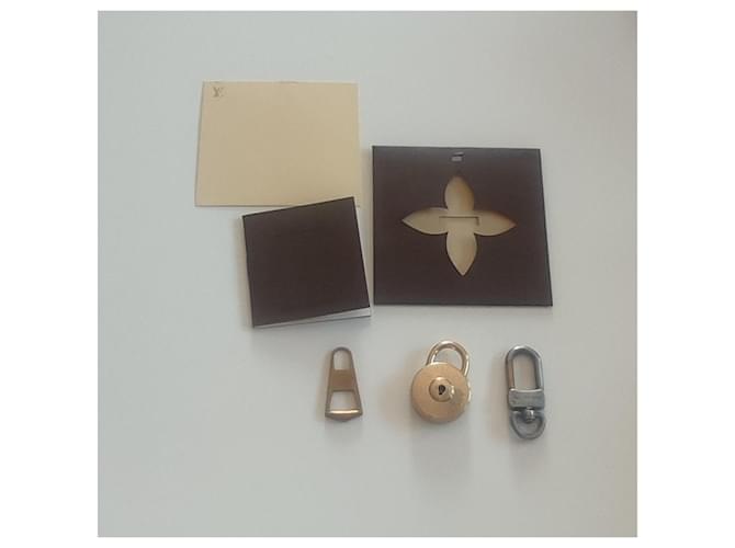 Louis Vuitton Lot accessoires sac à main Argenté Doré - vue 3