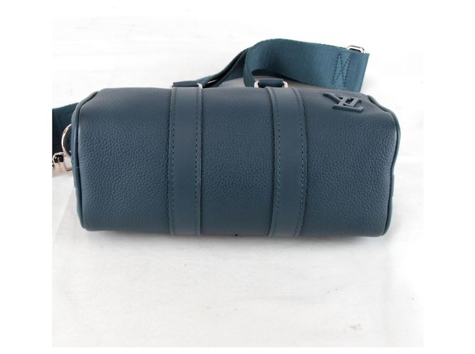Borsa a Spalla Keepall XS Aerogram di Louis Vuitton Blu - vista 5