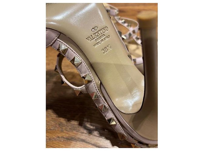 Valentino Garavani Rockstud 38,5 Beige - vista 3