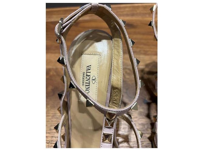 Valentino Garavani Rockstud 38,5 Beige - vista 4