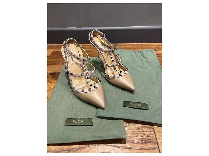 Valentino Garavani Rockstud 38,5 Beige - vista 5