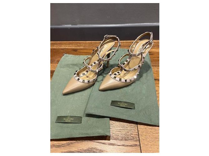 Valentino Garavani Rockstud 38,5 Beige - vista 8
