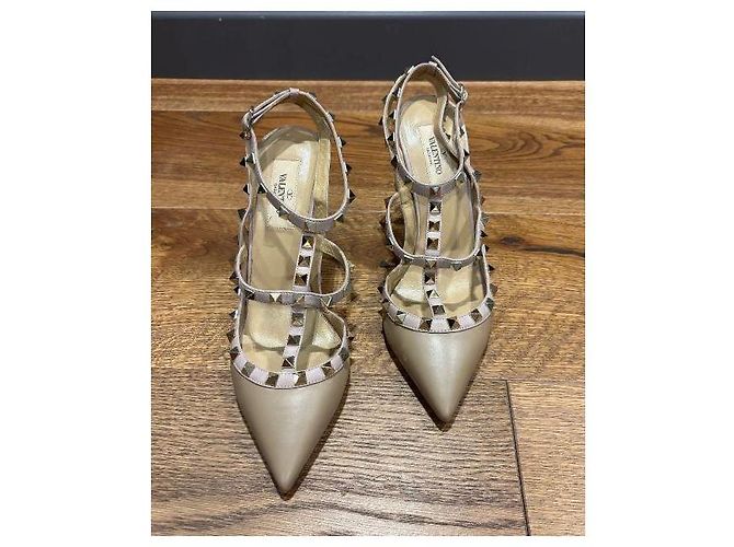 Valentino Garavani Rockstud 38,5 Beige - vista 9