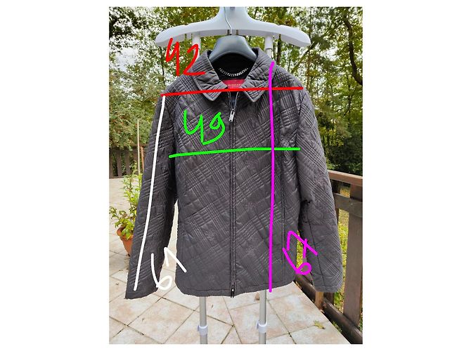 Sublime kurze gesteppte graue Burberry-Jacke Größe 42 FR / L-XL mit gesticktem Logo - Ansicht 10